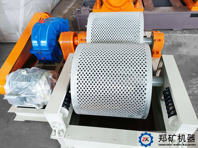 對(duì)輥制粒機(jī) 對(duì)輥制粒機(jī)